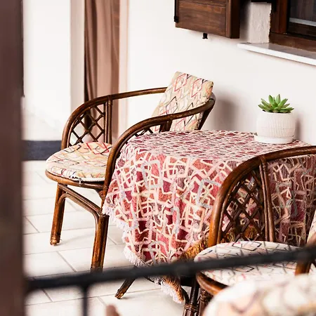 Сasa de vacaciones Zeusplace Red Roses Traditional House