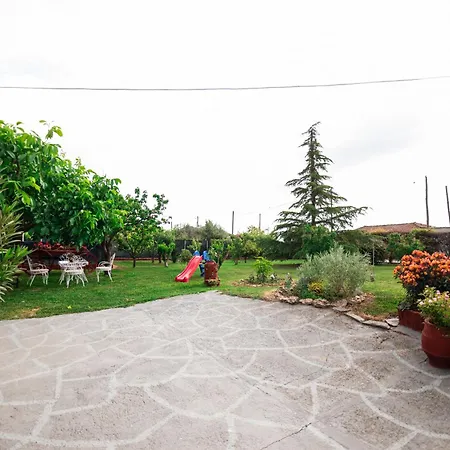 Zeusplace Red Roses Traditional House Сasa de vacaciones *