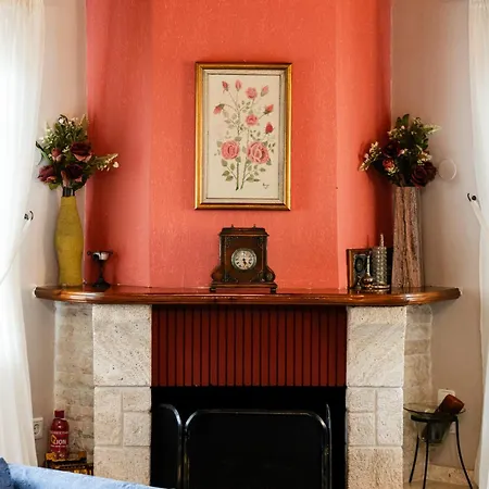 Zeusplace Red Roses Traditional House Kateríni